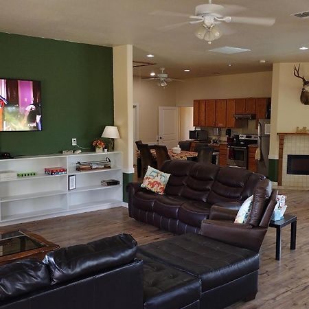 Top Of The Hill Rv Resort & Cabins Waring Extérieur photo