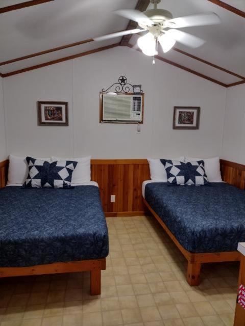 Top Of The Hill Rv Resort & Cabins Waring Extérieur photo