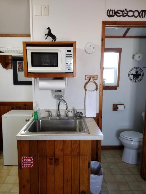 Top Of The Hill Rv Resort & Cabins Waring Extérieur photo