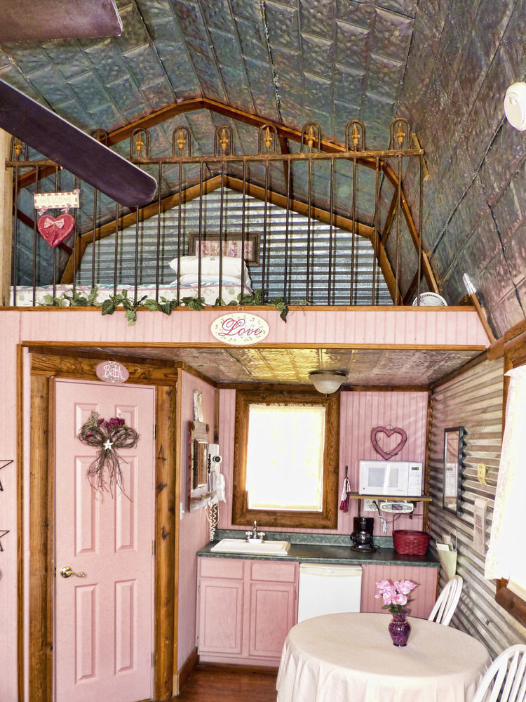 Top Of The Hill Rv Resort & Cabins Waring Extérieur photo
