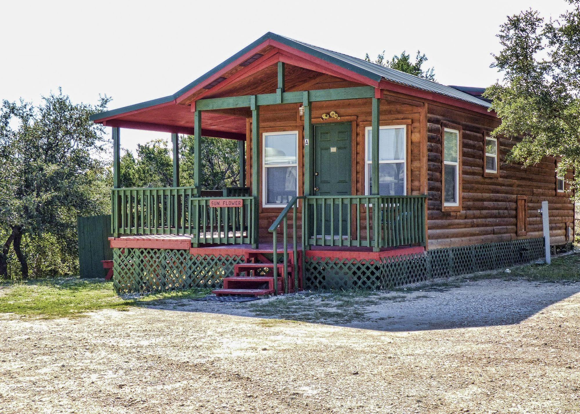Top Of The Hill Rv Resort & Cabins Waring Extérieur photo
