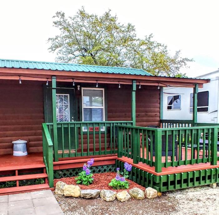 Top Of The Hill Rv Resort & Cabins Waring Extérieur photo