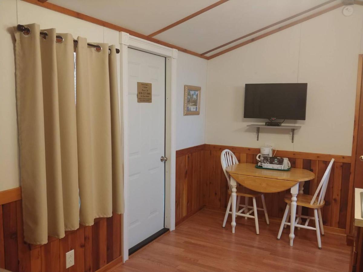 Top Of The Hill Rv Resort & Cabins Waring Extérieur photo